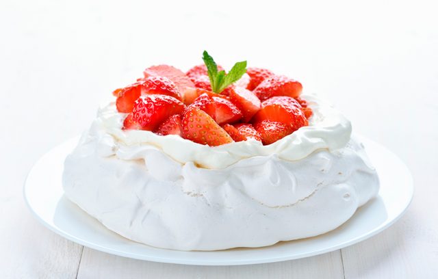 Receta De Pavlova De Fresas Con Nata Canalhogar