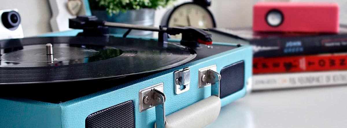 Cómo decorar con tocadiscos vintage y gramófonos -canalHOGAR