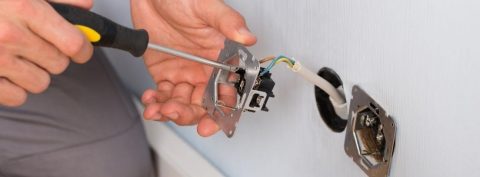 TUTORIAL: Cómo Cambiar Enchufe Y Llave De Luz - CanalHOGAR