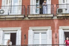 edificio de 5 alturas de obra nueva