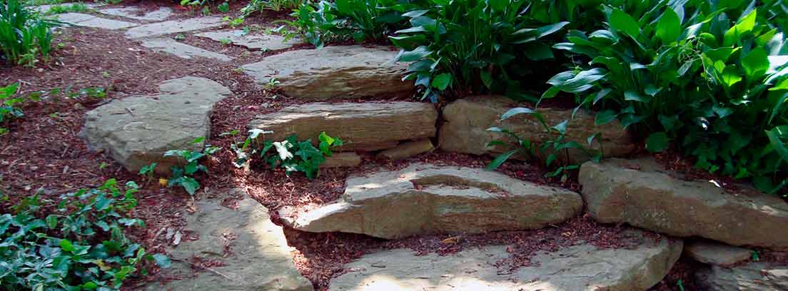 Decoración de jardines con piedras blancas  Jardín con piedras, Jardin  piedras blancas, Pequeños estanques de jardín