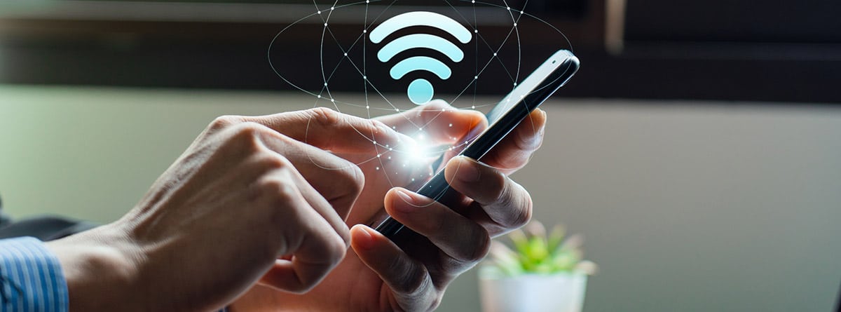 símbolo de wifi en móvil y un portátil debajo