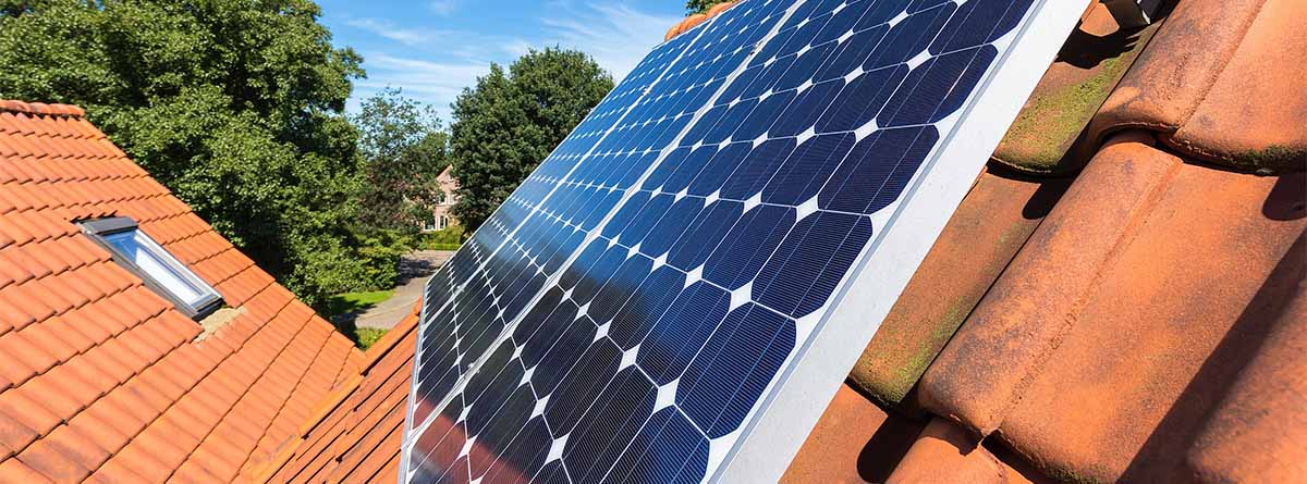 Tejas solares en una vivienda unifamiliar